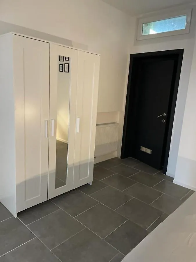 Station 171 Bruxelles-Charleroi-Airport Apartment