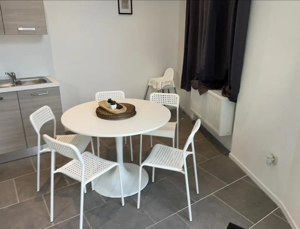 Station 171 Bruxelles-Charleroi-Airport Apartment
